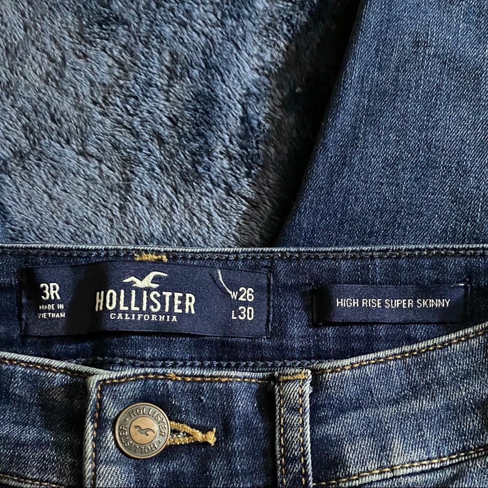 High Rise Ripped Jeans - Picture 4 of 4